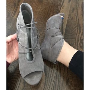 BCBG peep toe heel booties 7.5 Corrina